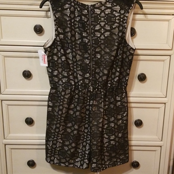 One piece - Picture 2 of 2